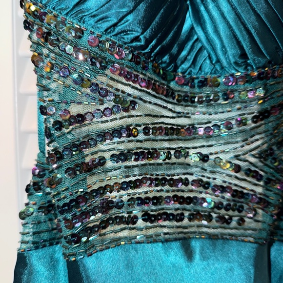 Betsy & Adam Teal Halter Sz. 4 Formal Dress - Picture 7 of 8